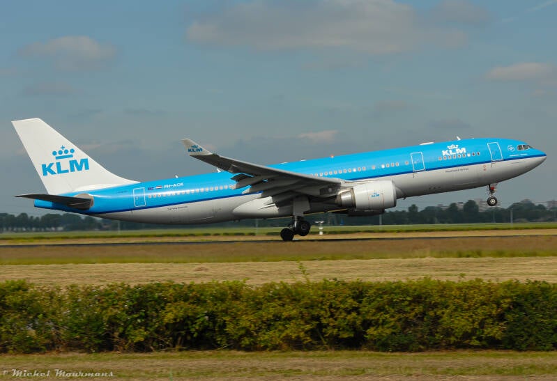 PH-AOK -- Airbus A330-200 -- KLM