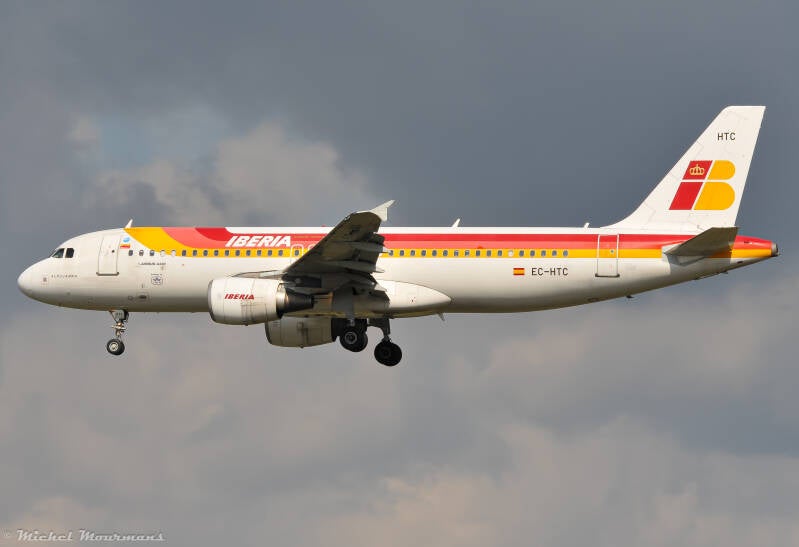 EC-HTC -- Airbus A320 -- Iberia
