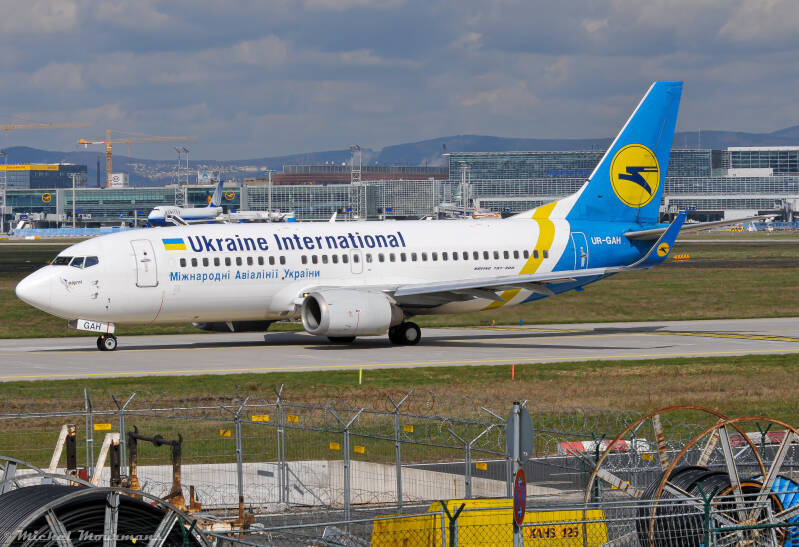 UR-GAH -- Boeing 737-300 -- Ukraine International