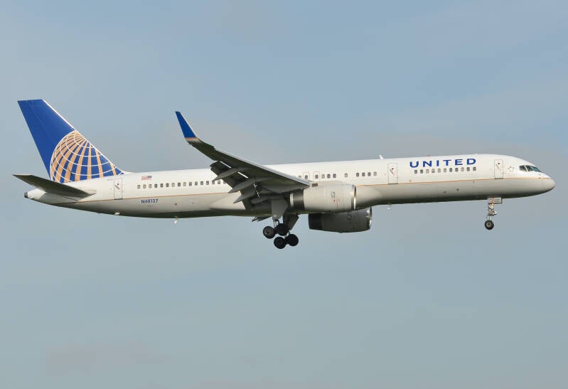 N48127 -- Boeing 757-200 -- United Airlines