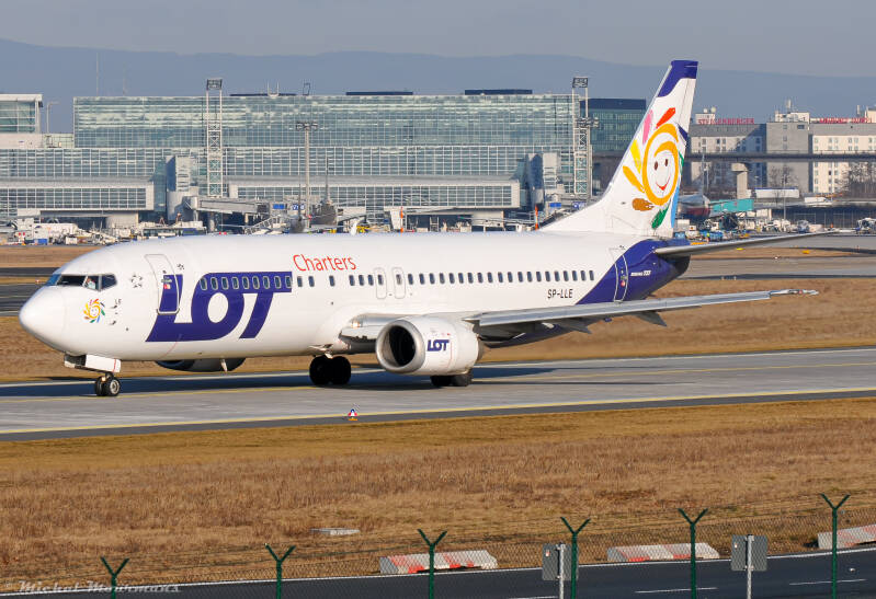 SP-LLE -- Boeing 737-400 -- LOT Charters