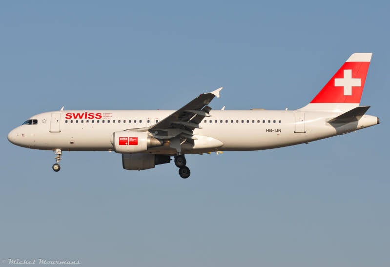 HB-IJN -- Airbus A320 -- Swiss