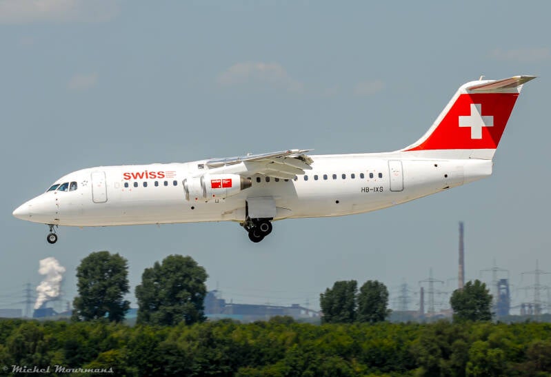 HB-IXS -- Avro RJ100 -- Swiss