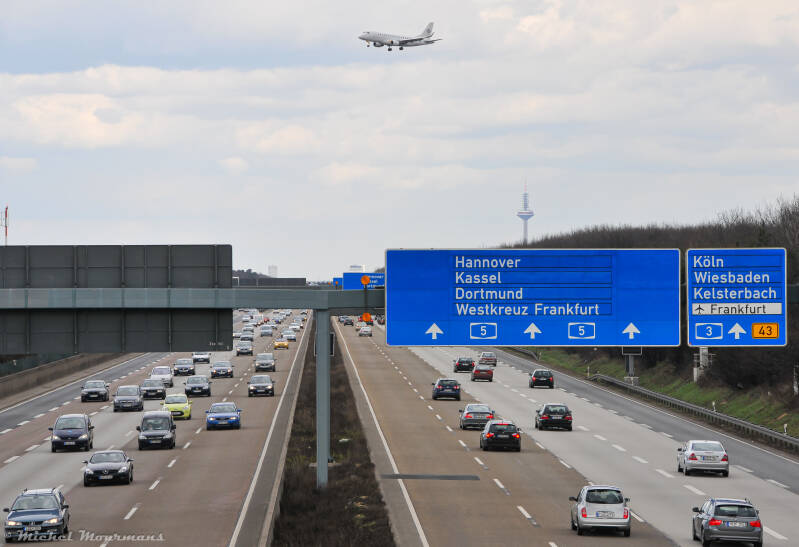 Approaching Cirrus Air Embraer 170