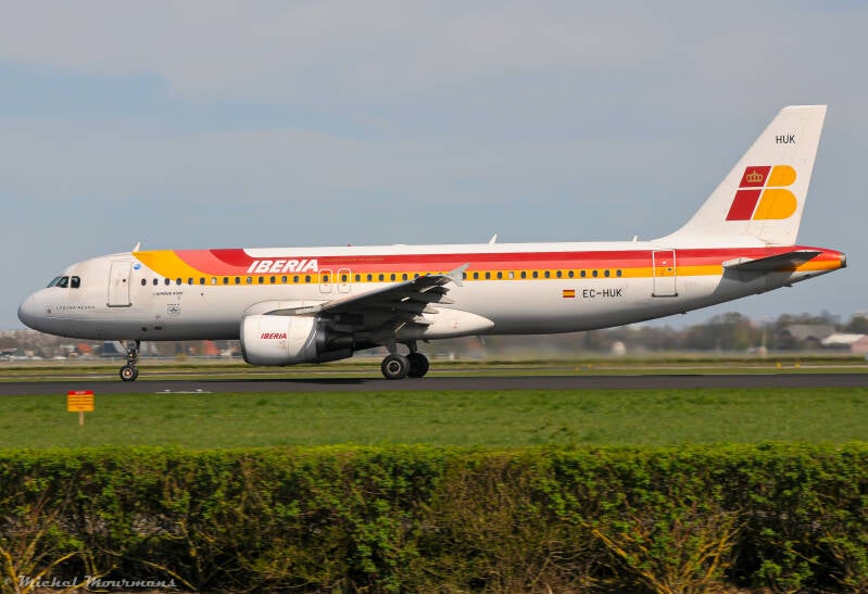 EC-HUK -- Airbus A320 -- Iberia
