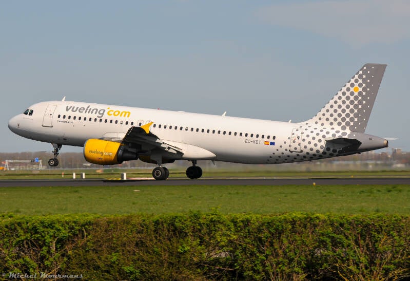 EC-KDT -- Airbus A320 -- Vueling