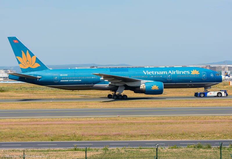 VN-A143 -- Boeing 777-200ER -- Vietnam Airlines