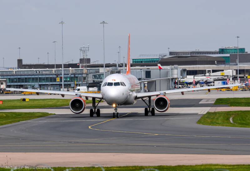 G-EZTN -- Airbus A320 -- EasyJet