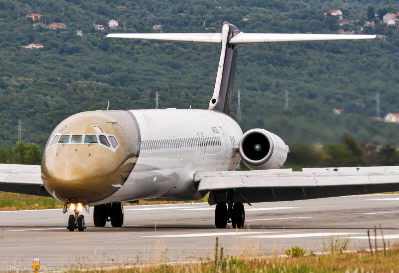 UR-CJE -- McDonnell Douglas MD-83 -- Khors Aircompany