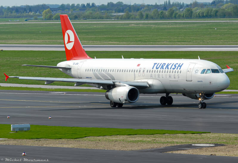 TC-JPD -- Airbus A320 -- Turkish Airlines