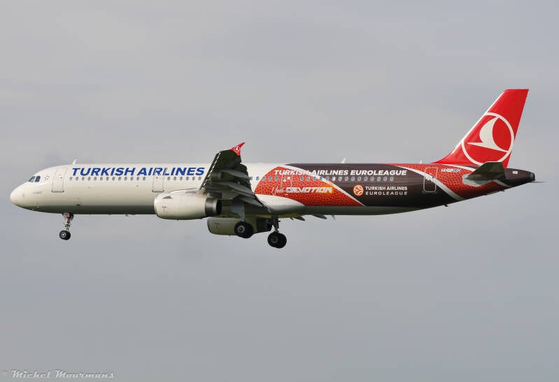 TC-JRO -- Airbus A321 -- Turkish Airlines
