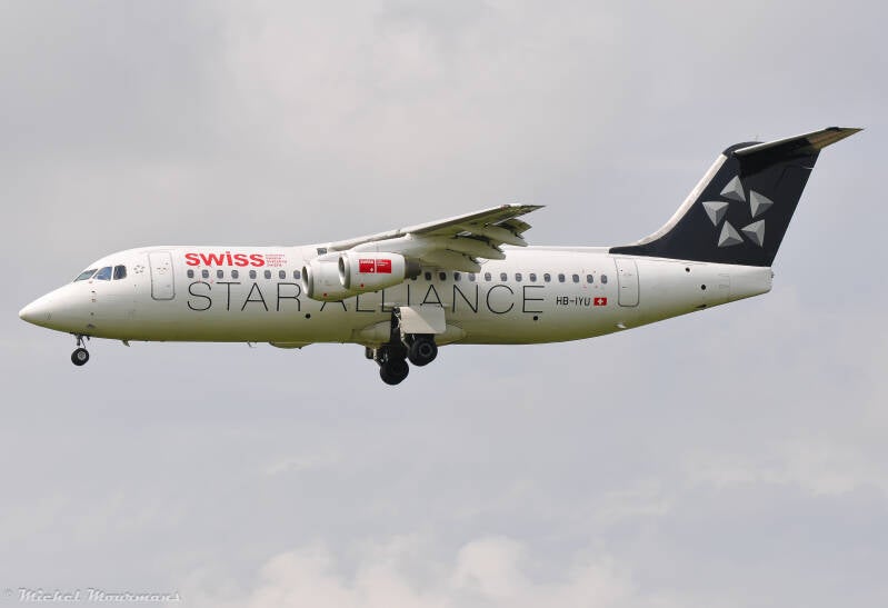 HB-IYU -- Avro RJ100 -- Swiss