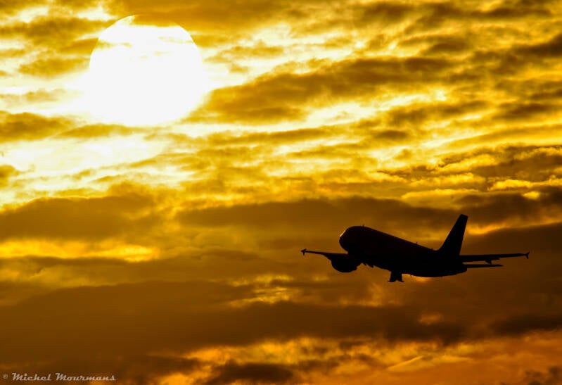 Austrian Airlines A319 sunset departure out of TXL