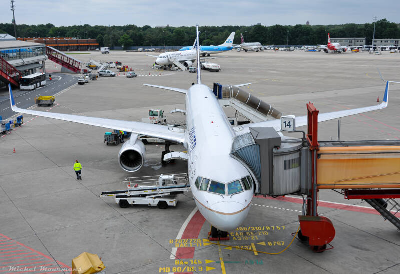 N58101 -- Boeing 757-200 -- United Airlines