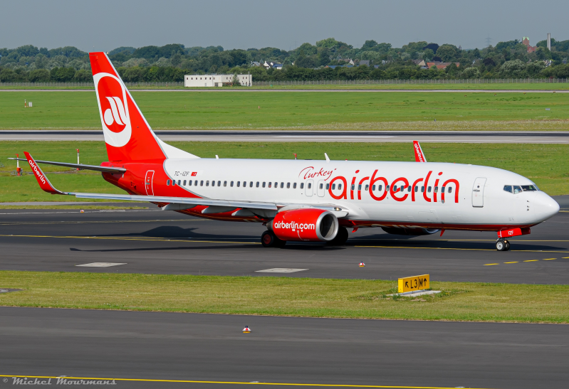 TC-IZF -- Boeing 737-800 -- Air Berlin Turkey