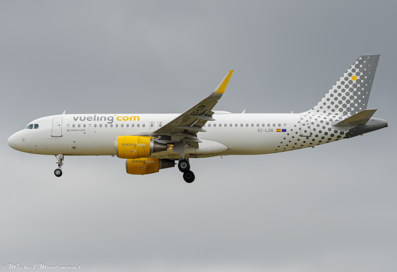 EC-LZN -- Airbus A320 -- Vueling