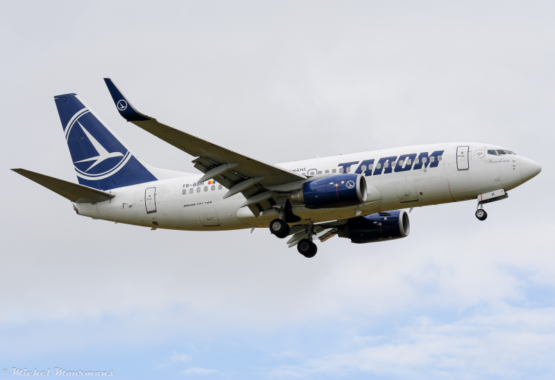 YR-BGH -- Boeing 737-700 -- TAROM