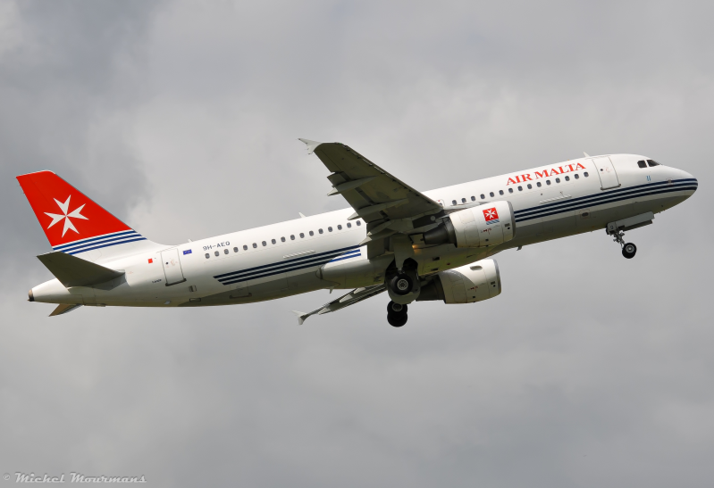 9H-AEQ -- Airbus A320 -- Air Malta