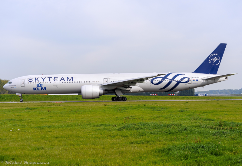PH-AOA -- Airbus A330-200 -- KLM