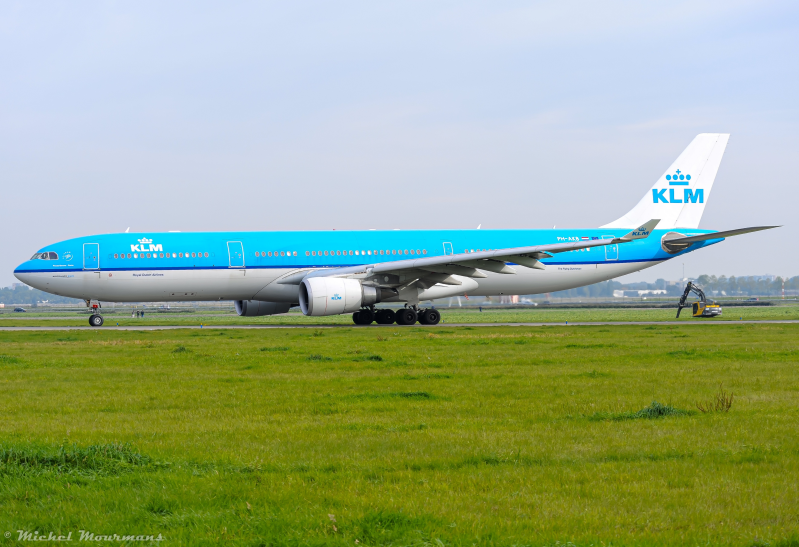 PH-AKB -- Airbus A330-300 -- KLM