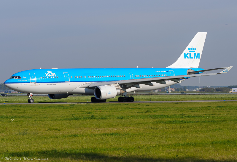 PH-AOM -- Airbus A330-200 -- KLM