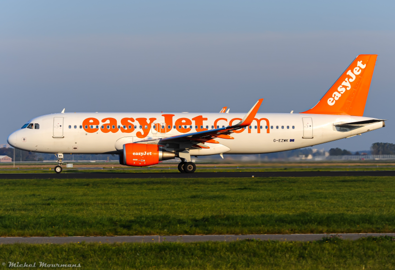 G-EZWK -- AIrbus A320 -- EasyJet