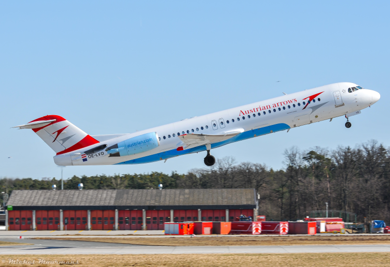 OE-LVD -- Fokker 100 -- Austrian Arrows