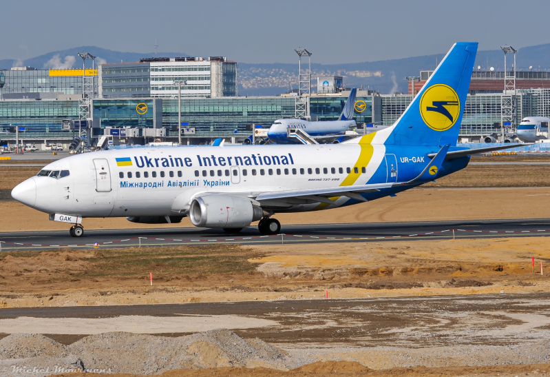 UR-GAK -- Boeing 737-500 -- Ukraine International