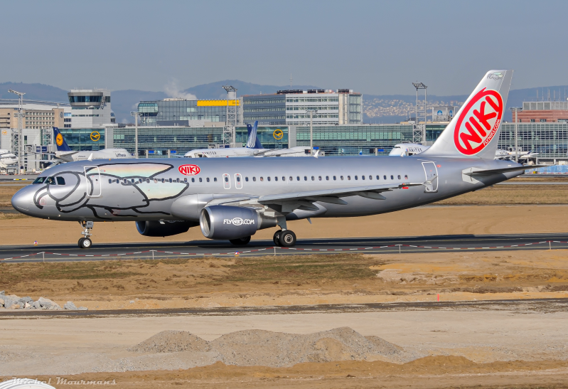 OE-LEC -- Airbus A320 -- Niki