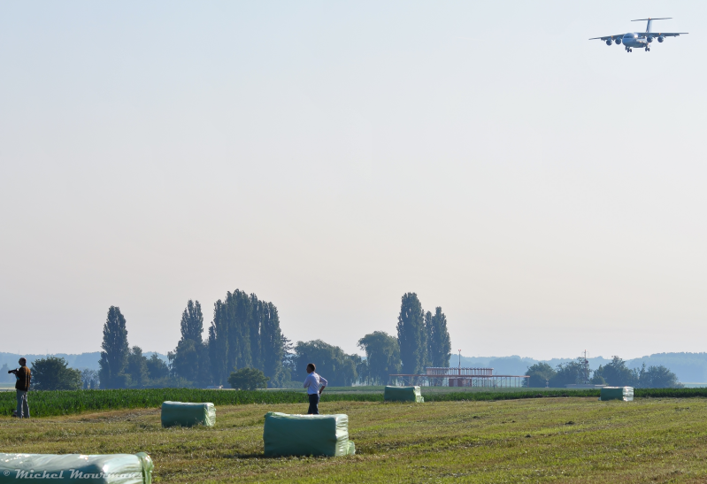 BRU RWY 25L approach path