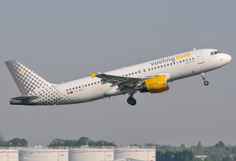 EC-KDT -- Airbus A320 -- Vueling