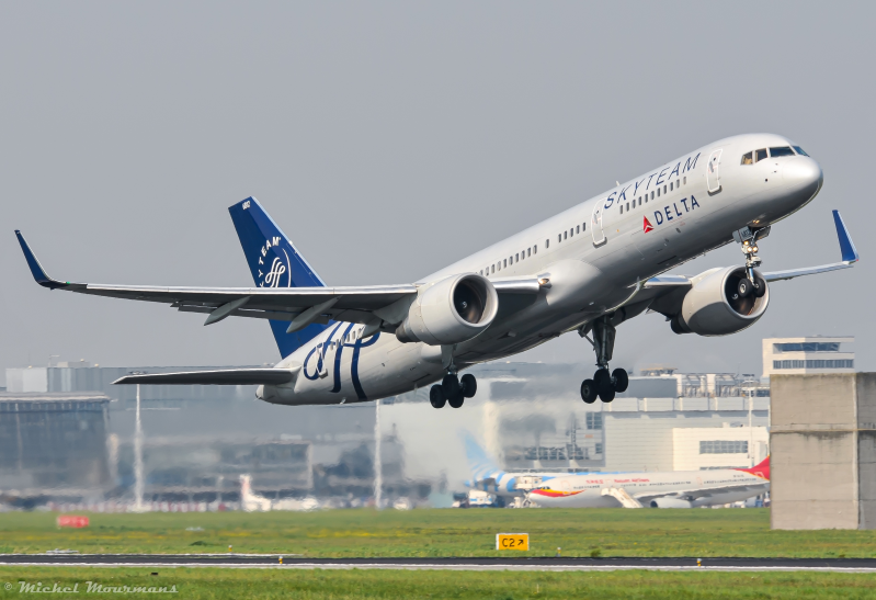 N717TW -- Boeing 757-200 -- Delta Air Lines