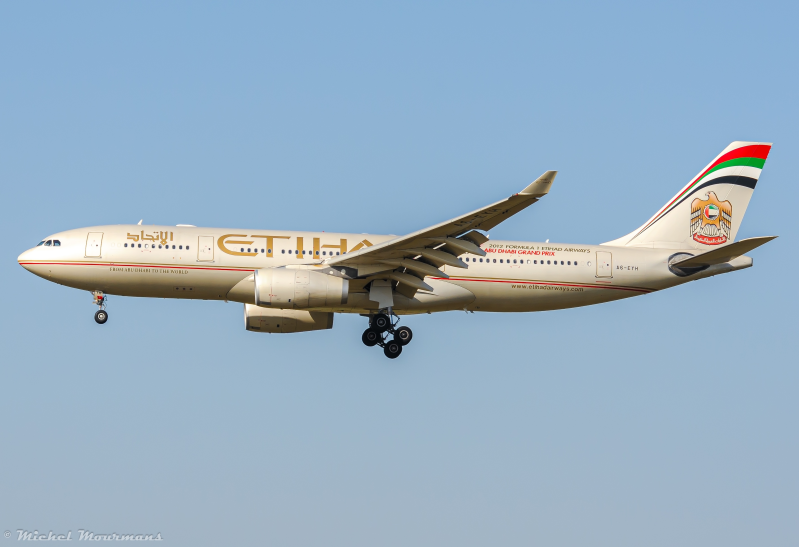 A6-EYH -- Airbus A330-200 -- Etihad Airways