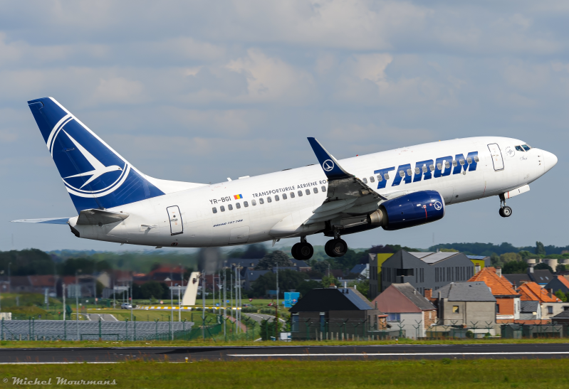 YR-BGI -- Boeing 737-700 -- TAROM