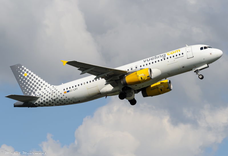 EC-LRY -- Airbus A320 -- Vueling