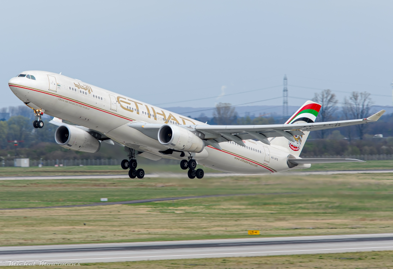 A6-AFD -- Airbus A330-300 -- Etihad Airways