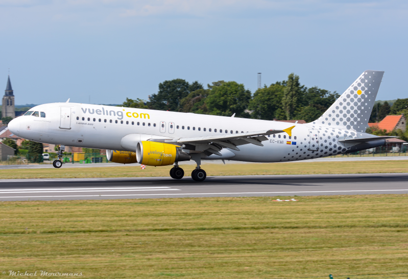 EC-KMI -- Airbus A320 -- Vueling