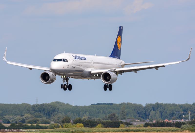 D-AIUS -- Airbus A320 -- Lufthansa