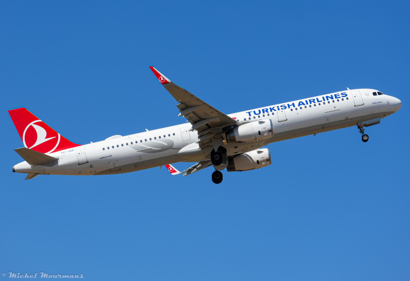 TC-JSR -- Airbus A321 -- Turkish Airlines