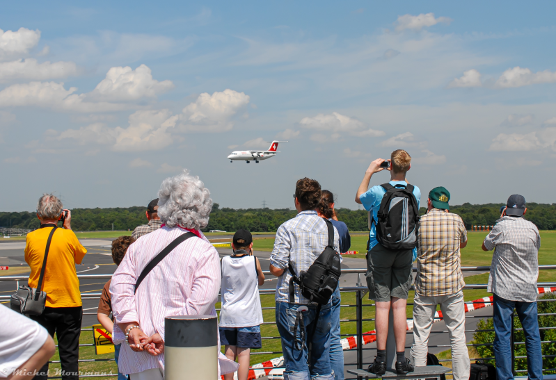 Plane spotting at the DUS railway station terrace