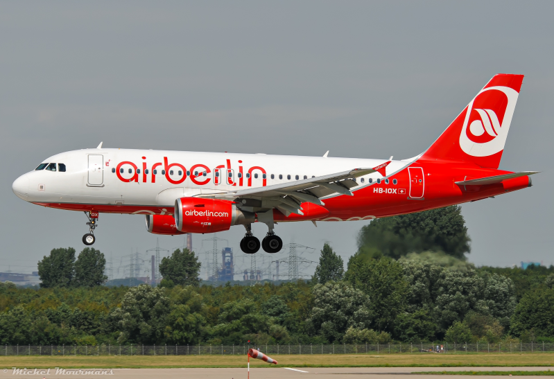 HB-IOX -- Airbus A319 -- Air Berlin