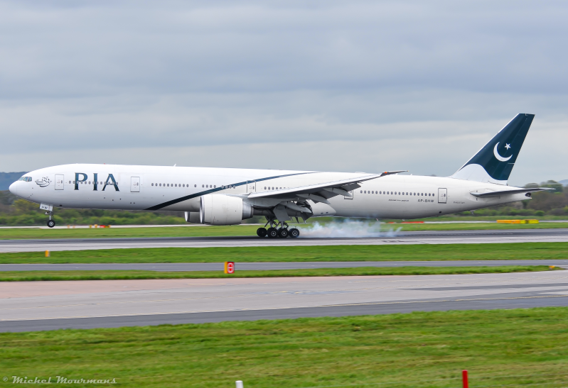 AP-BHW -- Boeing 777-300ER -- Pakistan International Airlines (PIA)