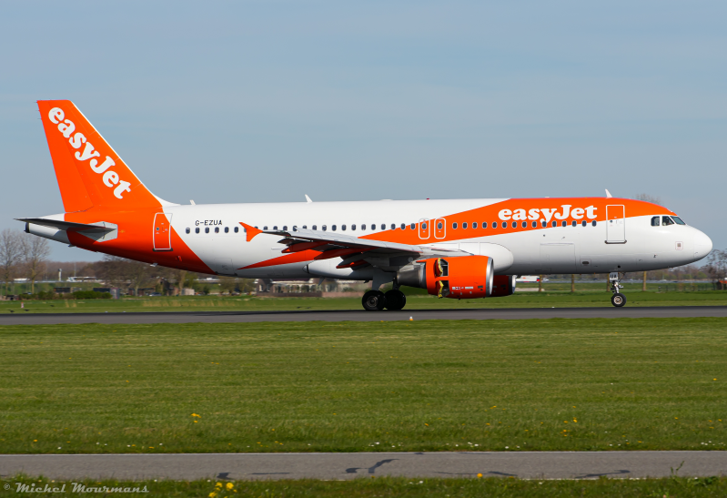 G-EZUA -- Airbus A320 -- EasyJet