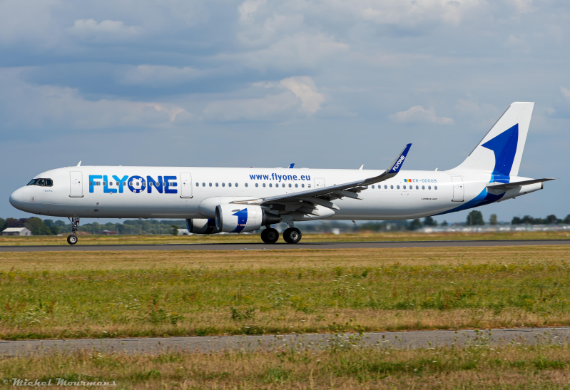 ER-00009 -- Airbus A321 -- FLYONE