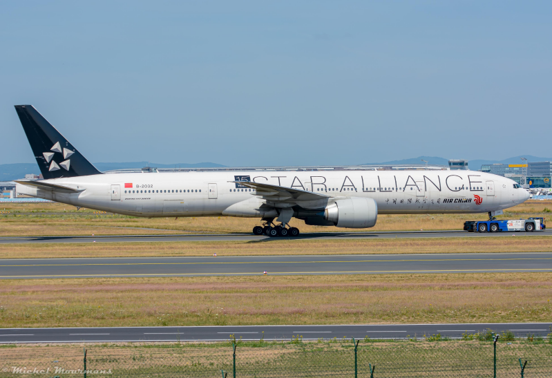 B-2032 -- Boeing 777-300ER -- Air China