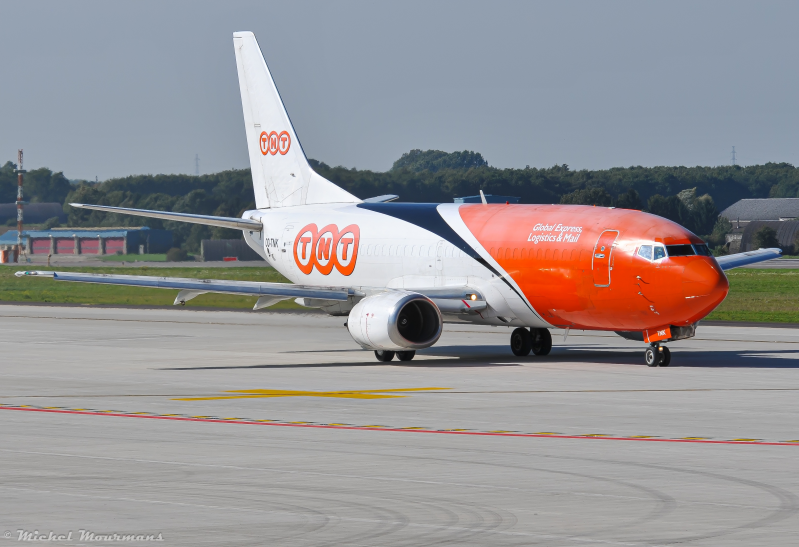 OO-TNK -- Boeing 737-300(BDSF) -- TNT Express
