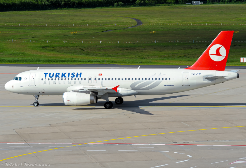TC-JPH -- Airbus A320 -- Turkish Airlines