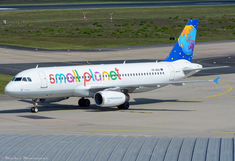 YR-SEA -- Airbus A320 -- Small Planet Airlines