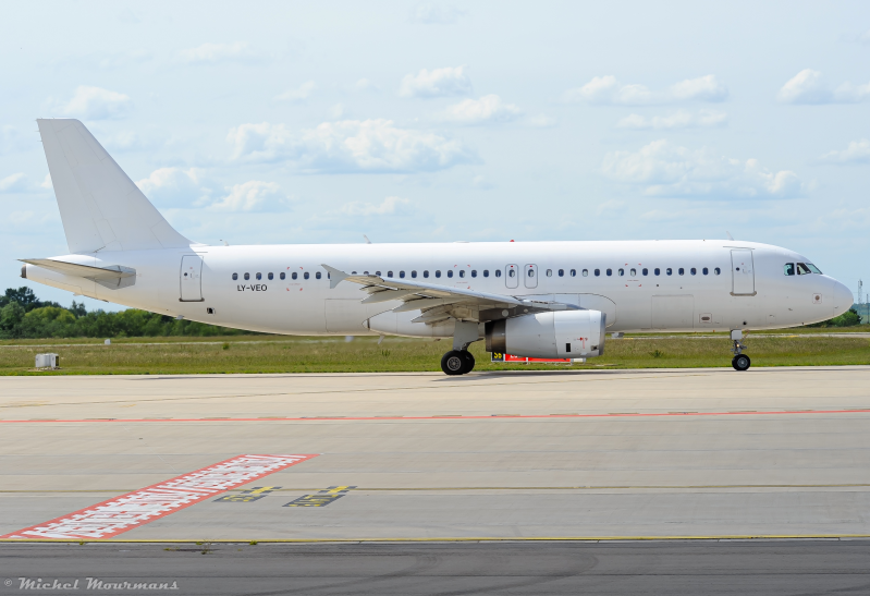 LY-VEO -- Airbus A320 -- Avion Express