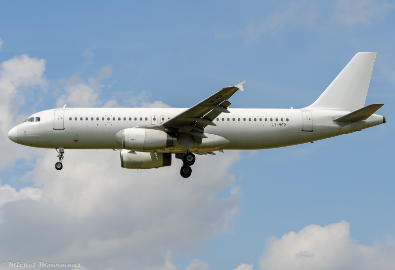 LY-VEP -- Airbus A320 -- Avion Express